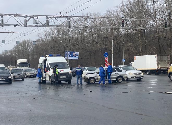 На Московском шоссе произошло ДТП с пострадавшими