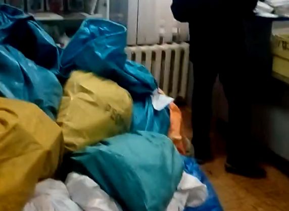 Видео: отделение почты в Рязани завалено мешками