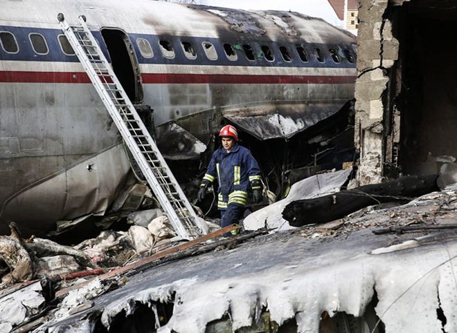 В авиакатастрофе около Тегерана погибли 15 человек, один выжил