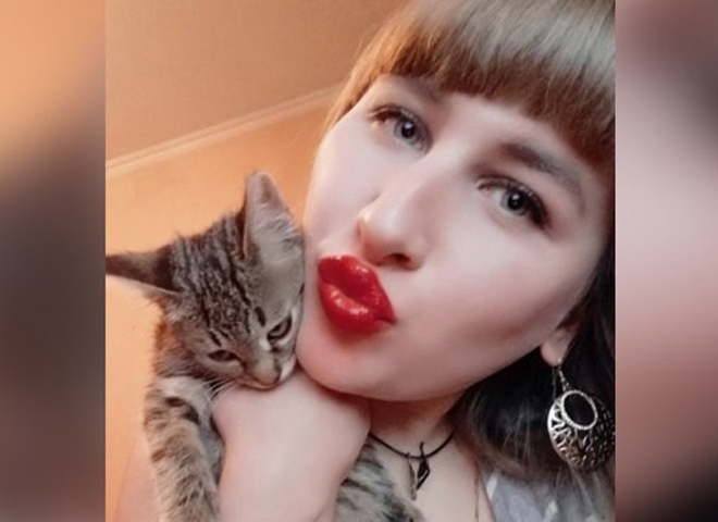 В Москве женщина устроила расправу над котом во время трансляции в соцсети