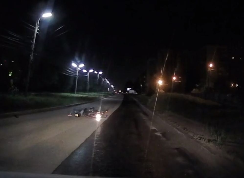 В Рязани автолюбитель помог упавшему с байка мотоциклисту (видео)