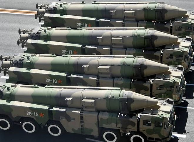 Китай размещает межконтинентальные ракеты у границ России