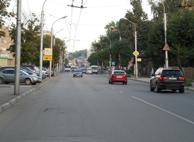 На двух участках улицы Грибоедова на месяц перекроют движение