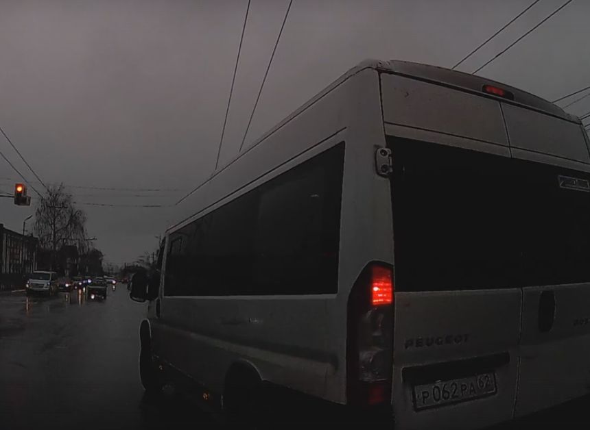 В Рязани маршрутчик вступил в конфликт с принципиальной автоледи (видео)