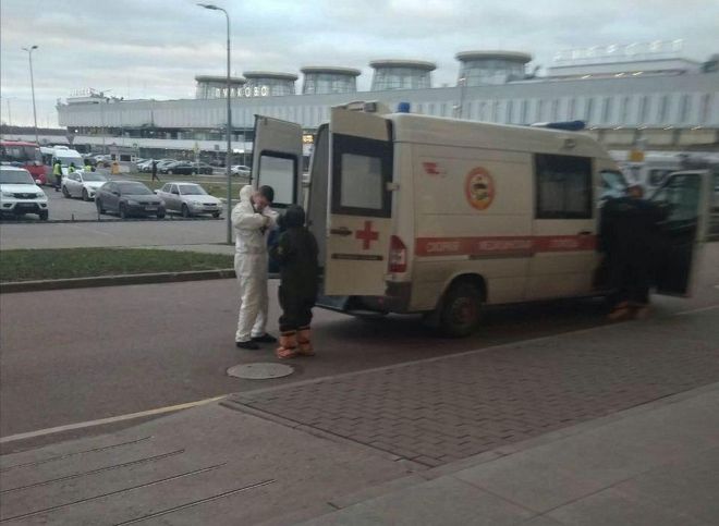 В Санкт-Петербурге госпитализировали двух человек, прилетевших из Китая