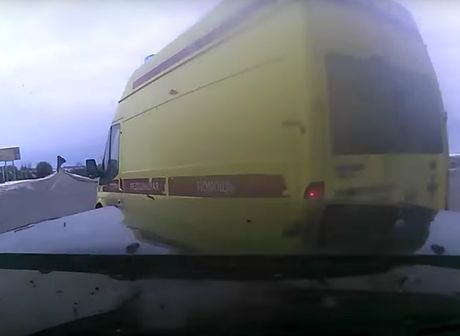 ДТП с перевернувшейся под Рязанью скорой попало на видео