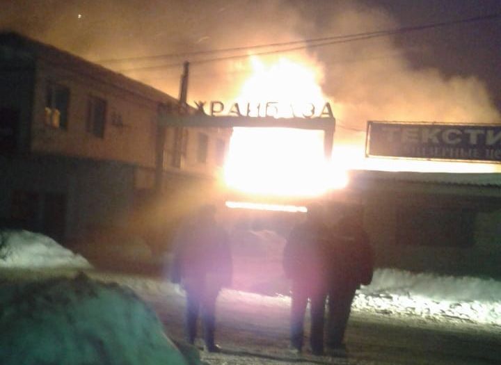 Крупный пожар на оптовой базе в Сасове потушен