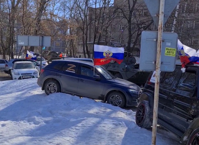 В Рязани засняли колонну военной техники с десантниками