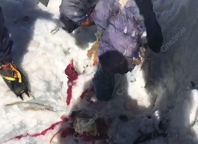 На склоне Эльбруса нашли тело альпинистки, пропавшей более 30 лет назад (видео)