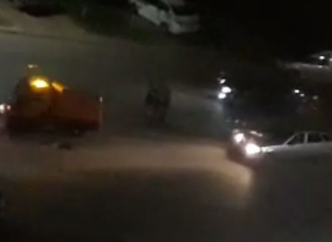 В Рязани несколько человек подрались на проезжей части (видео)