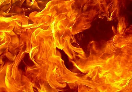 При пожаре в Свердловской области погибли девять человек