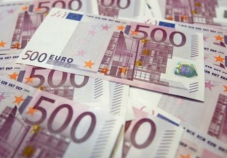 ЦБ РФ понизил курс евро более чем на рубль