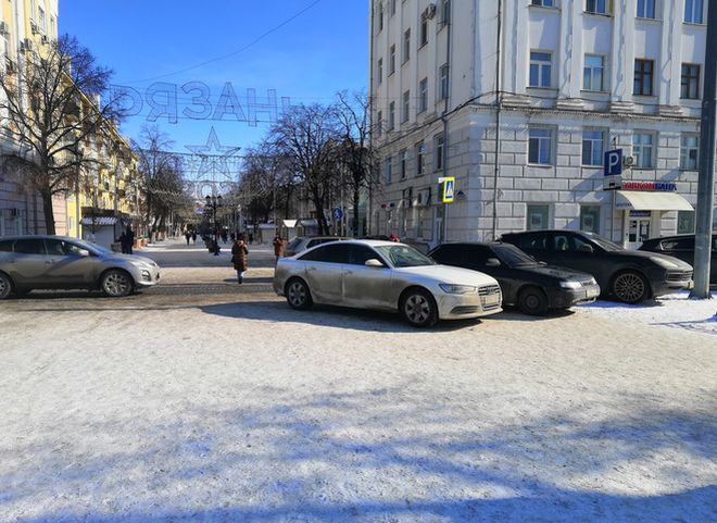 Рязанец рассказал о массовой парковке за памятником Ленину на Почтовой