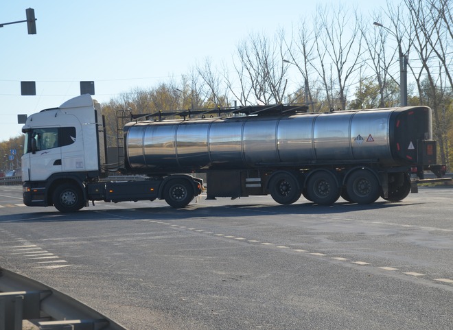 По дороге в Орел таинственно исчезли три тонны рязанского бензина