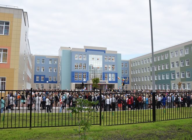 Любимов поручил обустроить тротуары у новой школы №75