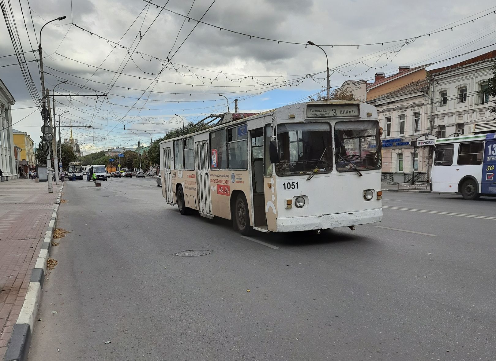 В центре Рязани из-за обрыва провода встали троллейбусы