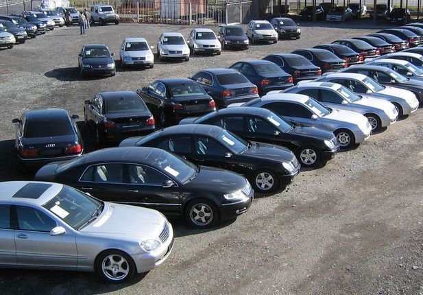 Продажи автомобилей в России в сентябре упали на 20%