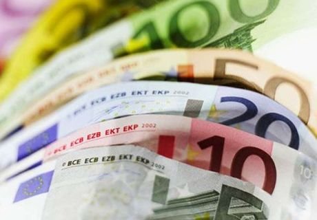 Биржевой курс евро поднялся выше 90 рублей