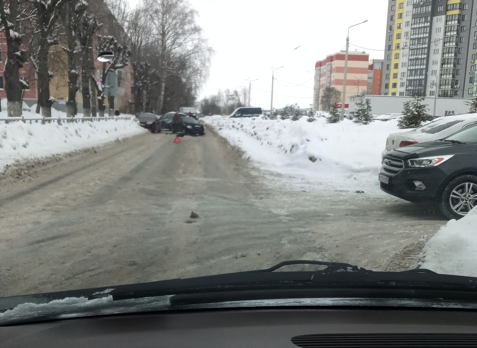 На улице Тимуровцев из-за массового ДТП оказалась перекрыта дорога