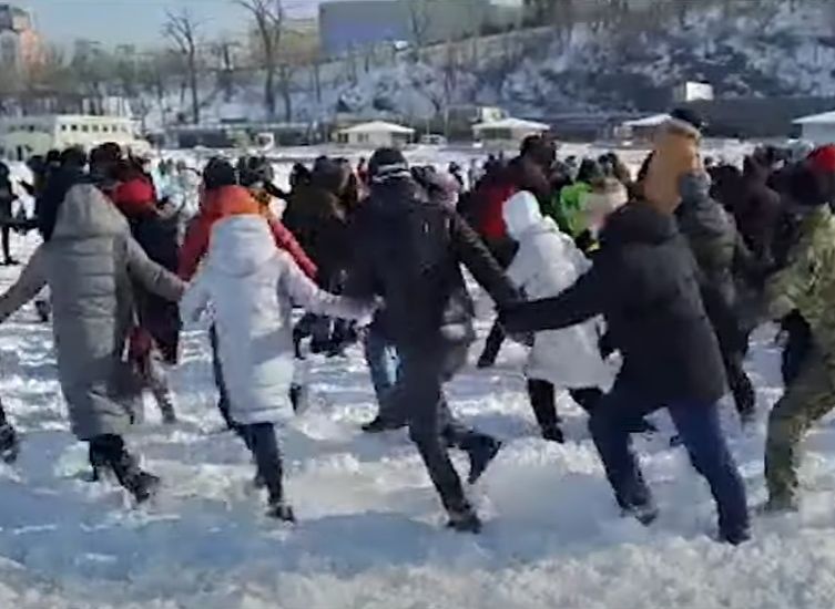 На Дальнем Востоке начались массовые акции в поддержку Навального