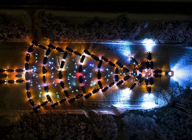 В Кирове собрали новогоднюю елку из автомобилей