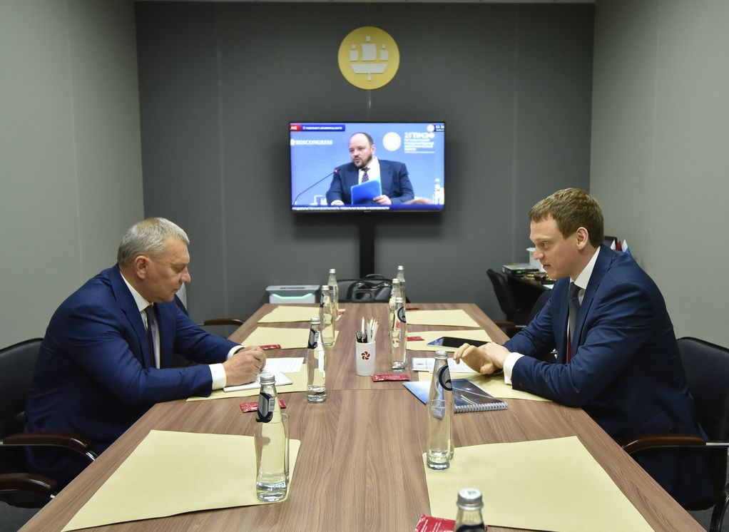 Малков обсудил на ПМЭФ вопросы развития предприятий ОПК Рязанской области