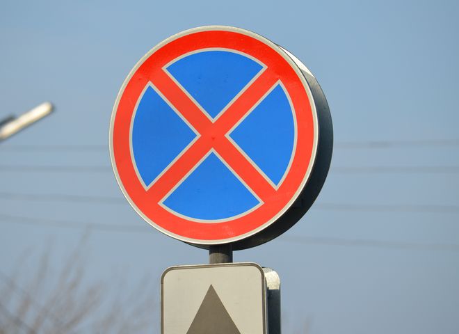 На участке улицы Колхозной с 1 февраля запретят парковаться
