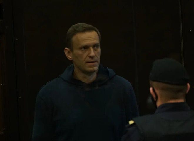 Решение суда по Навальному ожидается в 20:00