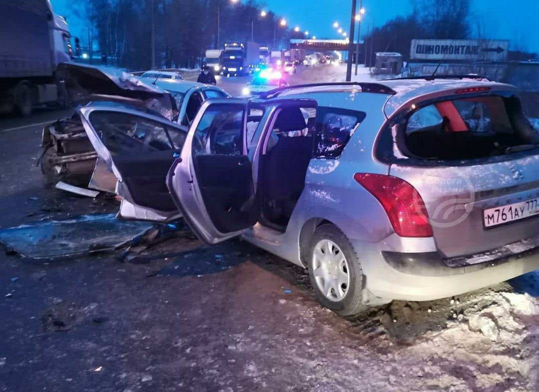 Полиция: на Южной окружной столкнулись четыре автомобиля