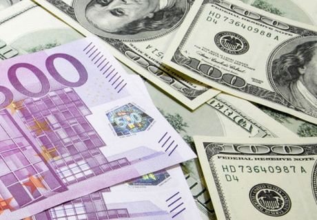 Биржевой курс доллара поднялся выше 77 рублей