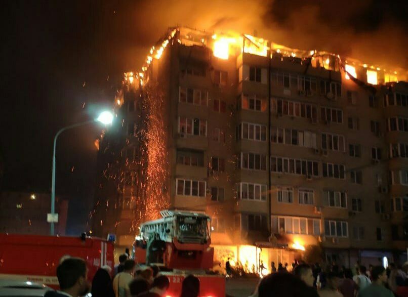 В Краснодаре произошел крупный пожар в многоэтажке