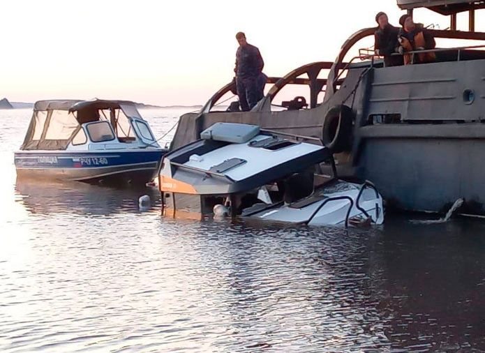 В Чувашии на Волге столкнулись два судна, погибли четыре человека