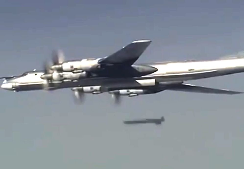 Авиация РФ атаковала позиции ИГ крылатыми ракетами (видео)