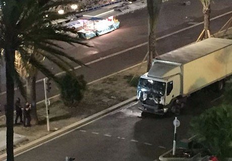 Атаковавший людей в Ницце  был известен полиции (видео)