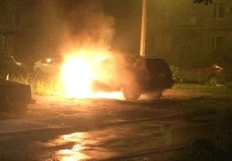 В Рязани на улице Нахимова сгорел Jeep