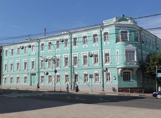 На улице Ленина во время ремонта изуродовали историческое здание