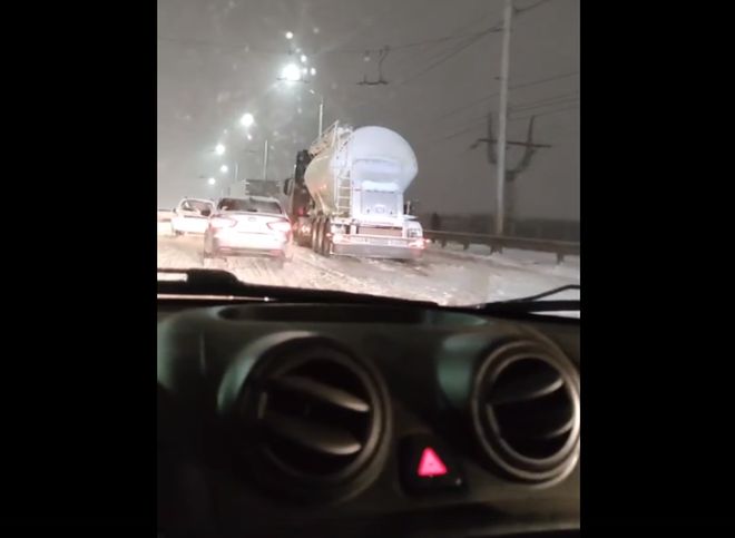 Опубликовано видео с последствиями снегопада в Рязани
