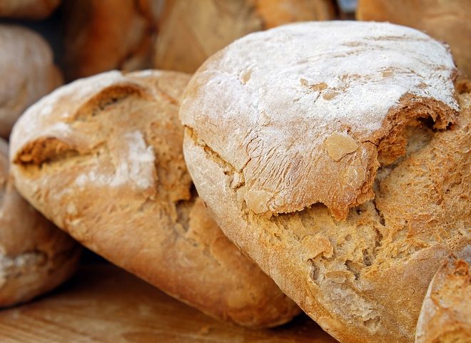 Хлеб и водка вошли в число самых популярных у россиян товаров