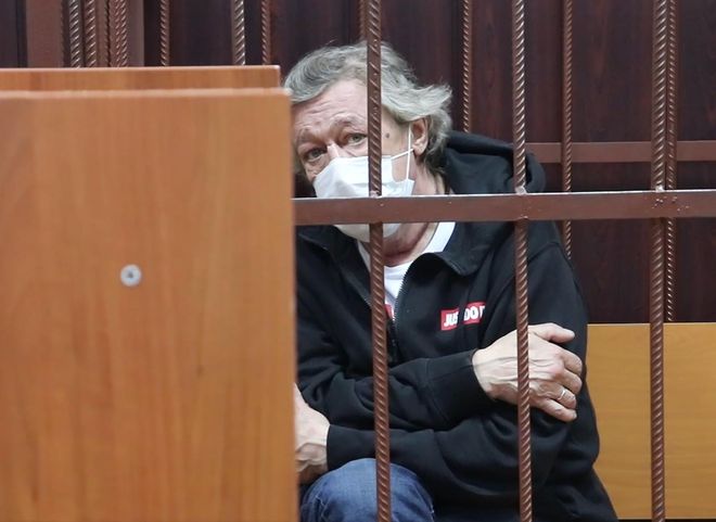 Адвокат заявил, что Ефремов не сидел за рулем своей машины в момент ДТП