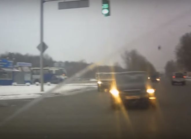 Пользователей соцсетей озадачило видео с автомобилем-«призраком»