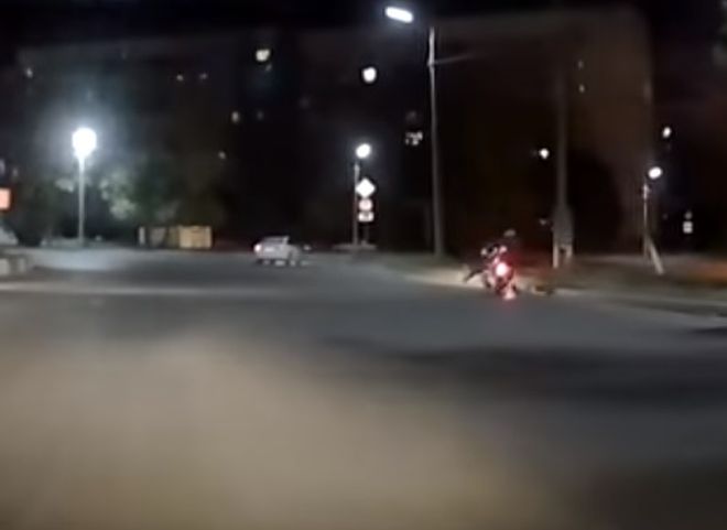 В Рязани мотоциклист врезался в столб (видео)