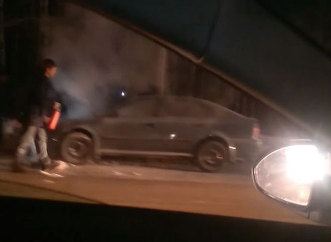 На улице Пирогова сгорела Skoda (видео)