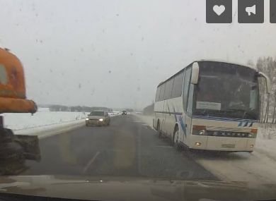 Вылетевший на встречку автобус спровоцировал ДТП под Рязанью (видео)