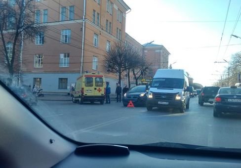 В ДТП у Радиоуниверситета пострадал водитель ВАЗ-2114