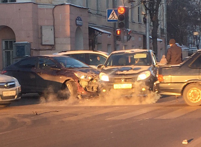 На перекрестке улиц Ленина и Свободы произошло серьезное ДТП
