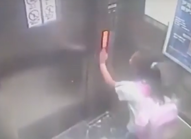 В Китае девочка выжила при падении лифта с 19-го этажа