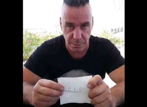 Солист группы Rammstein попросил спасти его от российских звезд