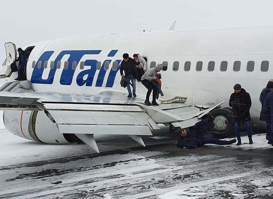 Самолет компании «ЮТэйр» сел «на брюхо» в Усинске