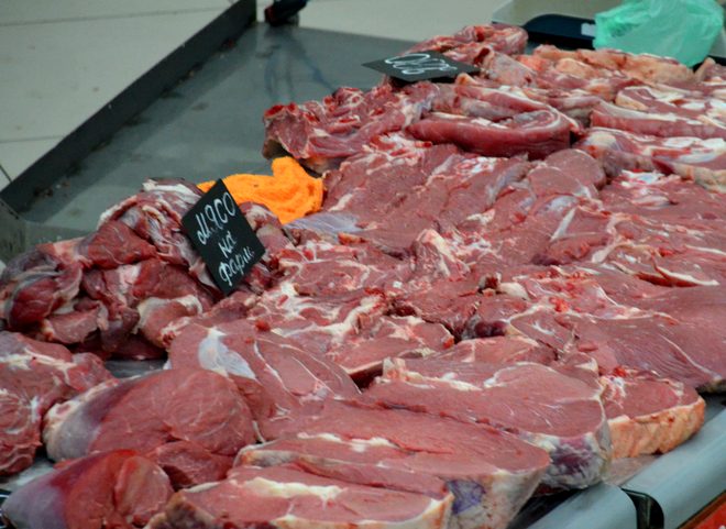 В тольяттинские школу и детсад поставляли мясо павших животных