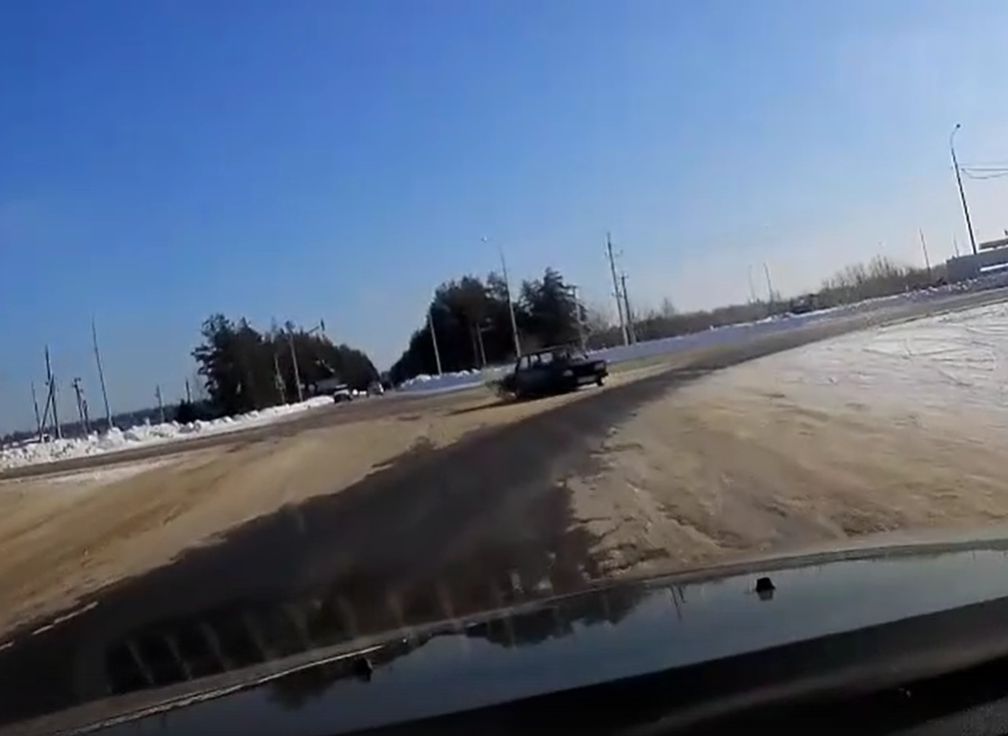 На Солотчинском шоссе засняли «безбашенного» дрифтера